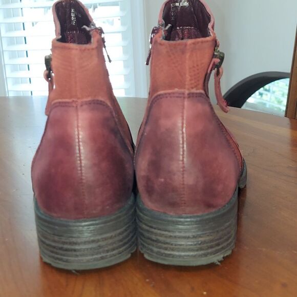 Earth Jordan Ankle Moto Bootie Distressed Red Wine Leather - Women 9.5 D - Picture 4 of 8